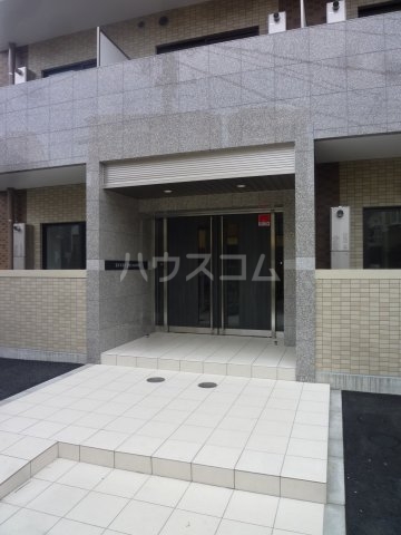 21/30 エントランス