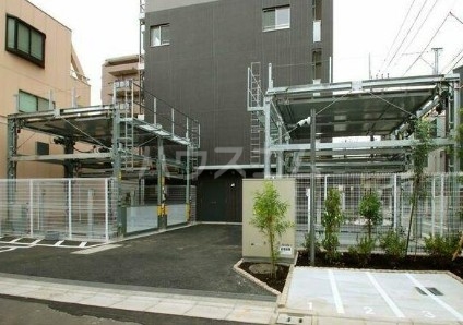 15/15 駐車場