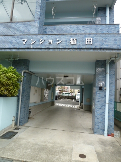 27/30 エントランス