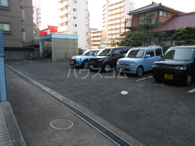 28/30 駐車場