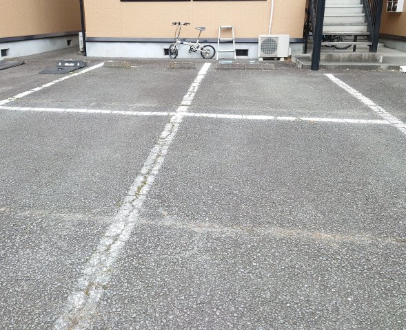 2/5 駐車場
