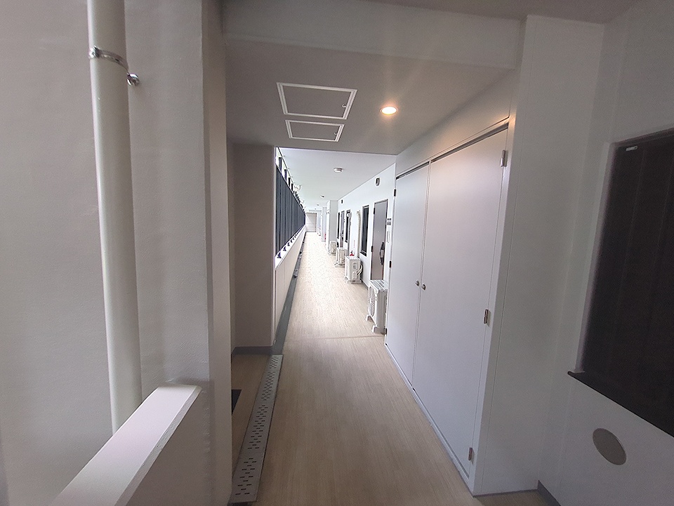 28/30 エントランス