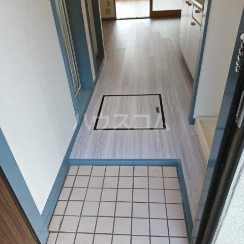 13/27 玄関