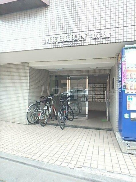 21/30 エントランス