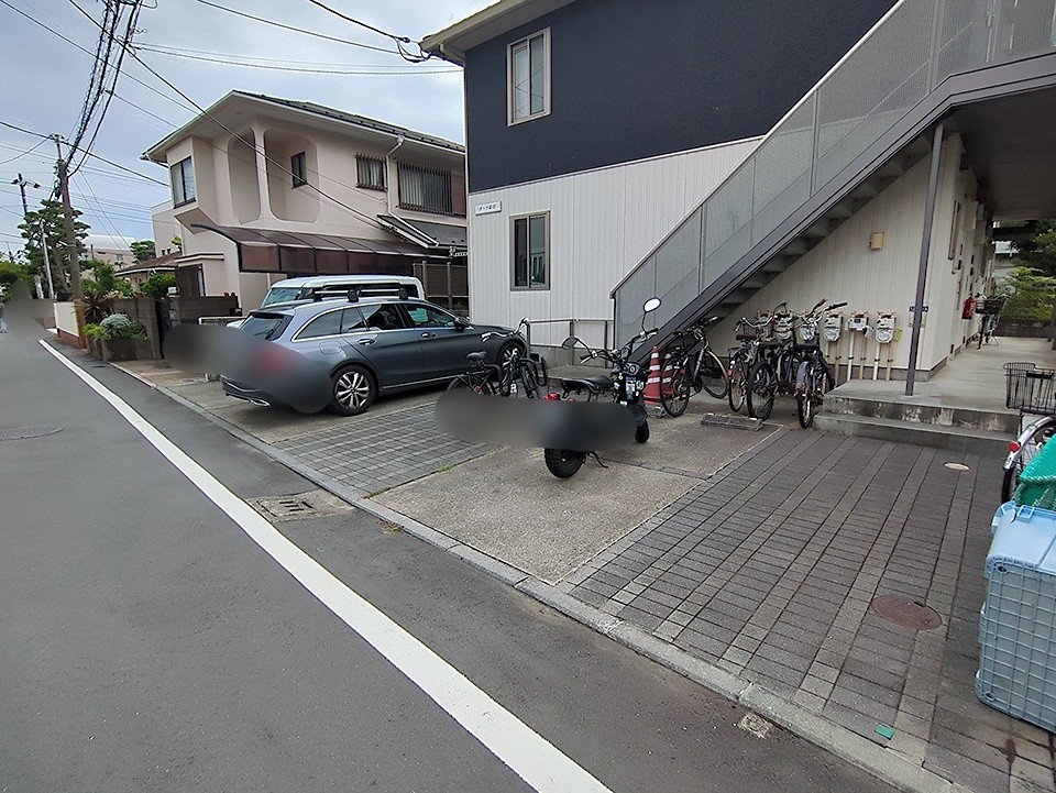 28/30 駐車場
