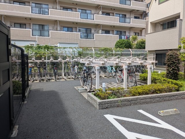 23/30 駐車場