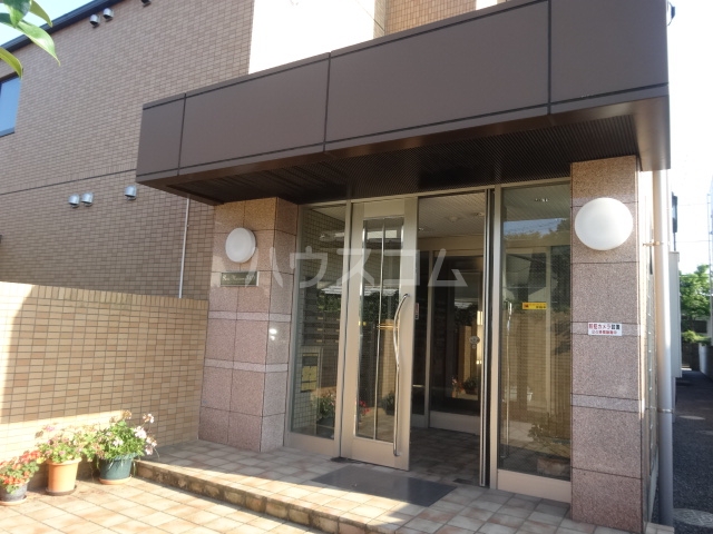 20/30 エントランス