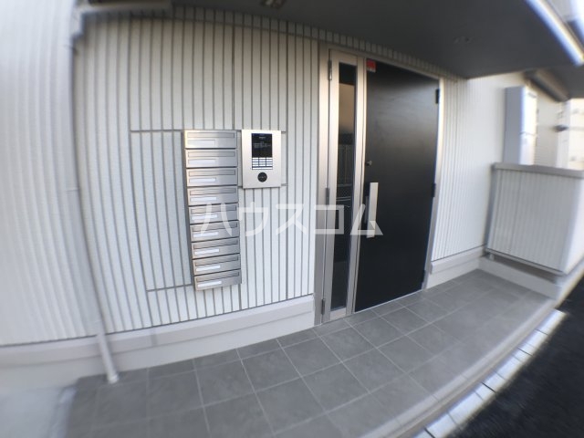 24/30 エントランス