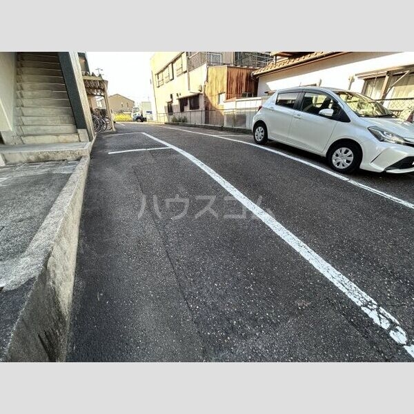 13/14 駐車場