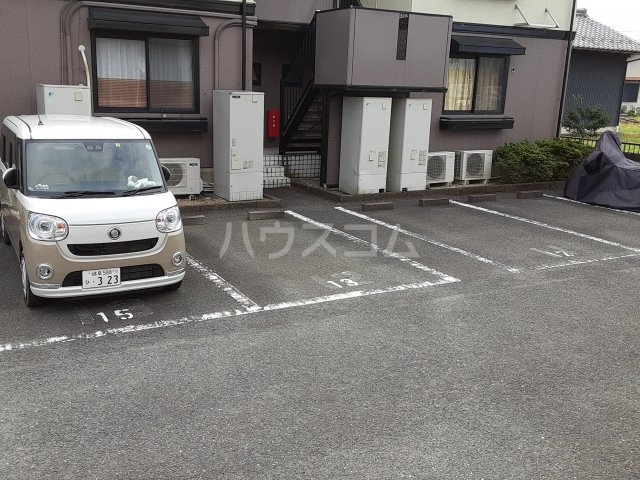 14/17 駐車場