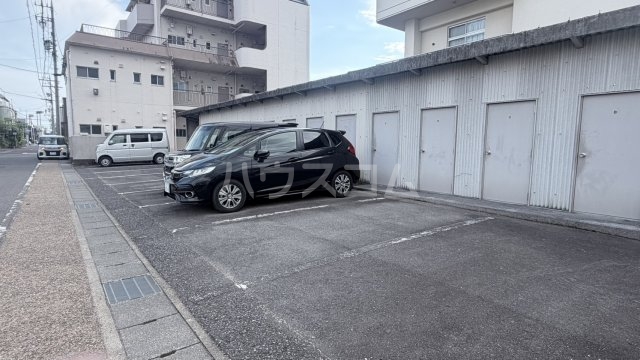 23/29 駐車場