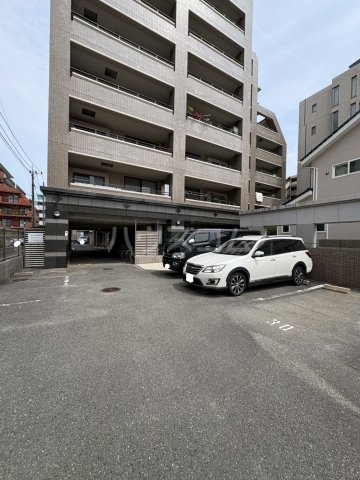 26/28 駐車場