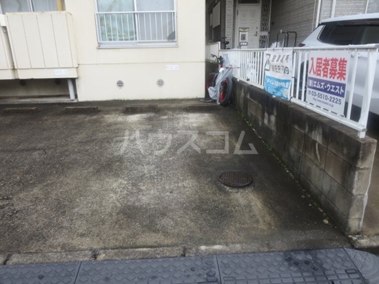 19/28 駐車場