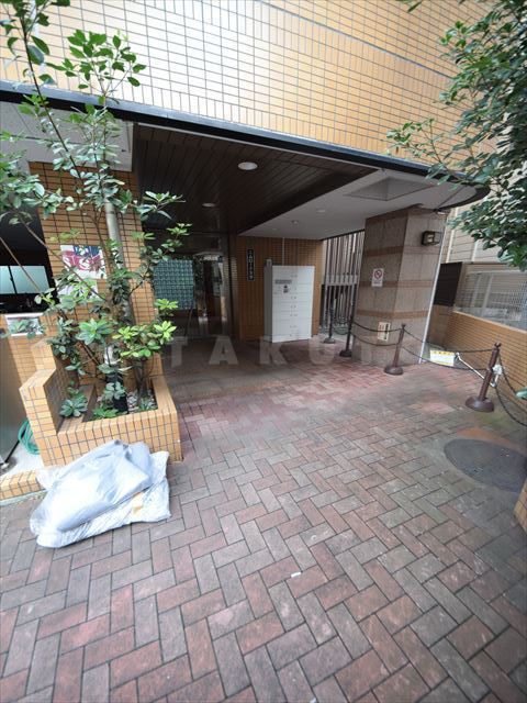 22/30 エントランス