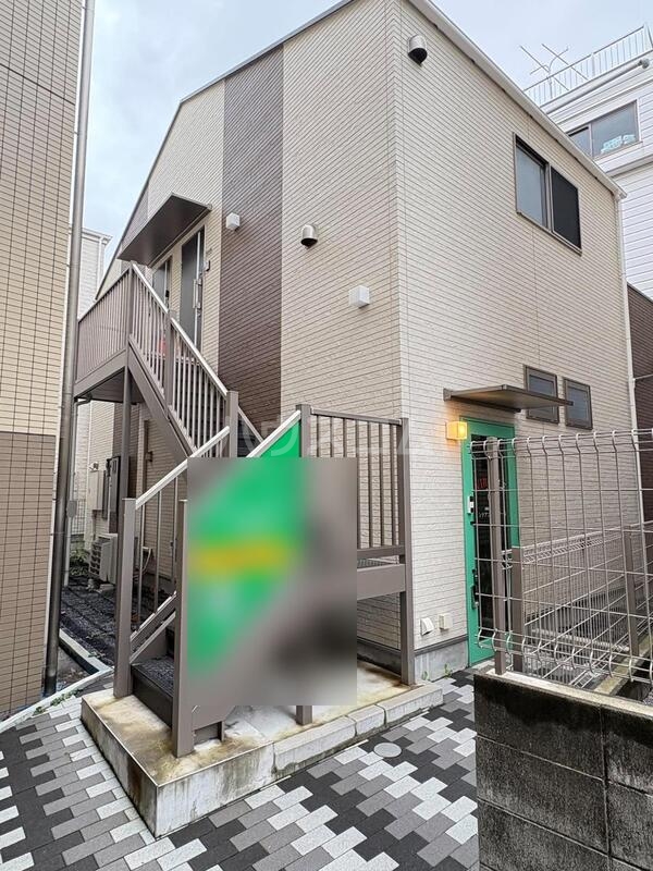 19/23 エントランス