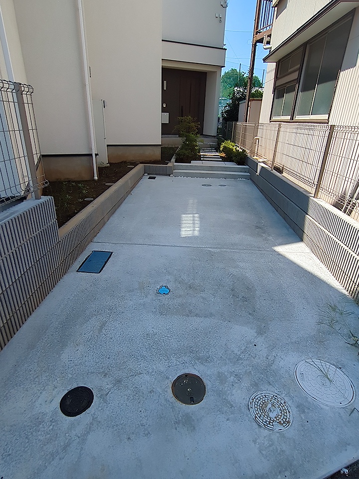 27/30 駐車場