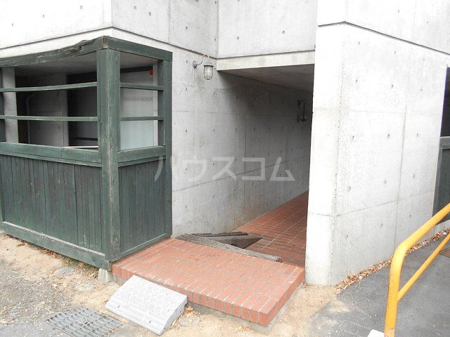 2/4 エントランス