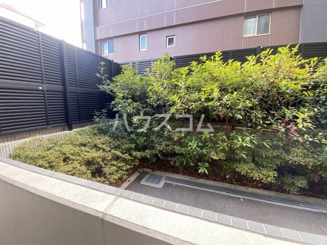 21/30 エントランス