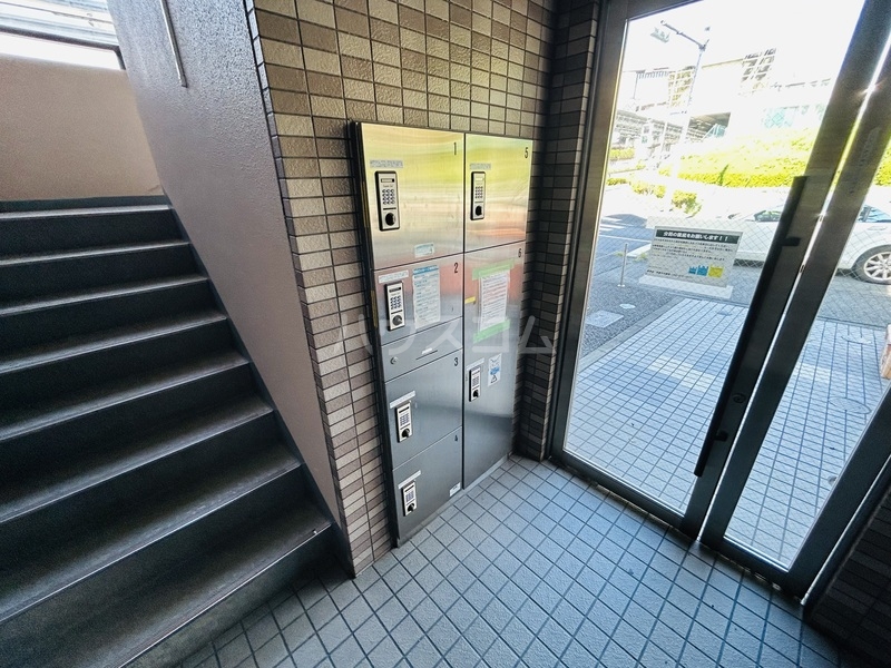 20/30 エントランス