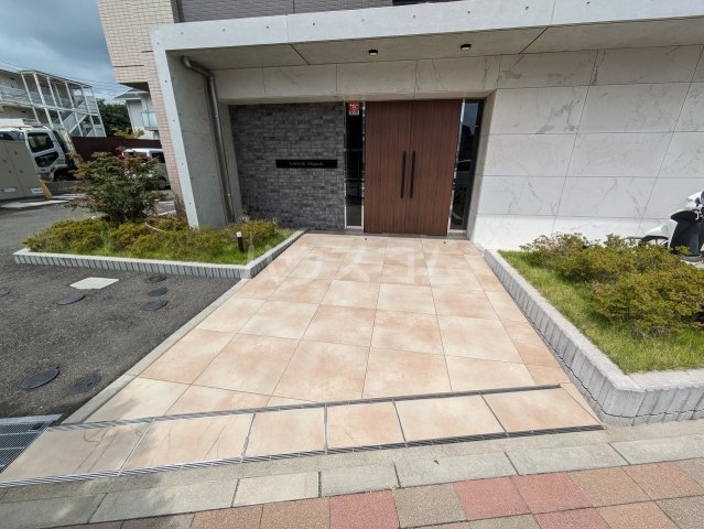 2/3 エントランス