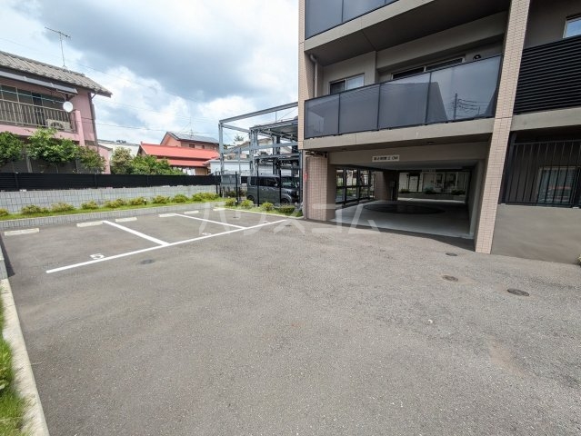 3/3 駐車場