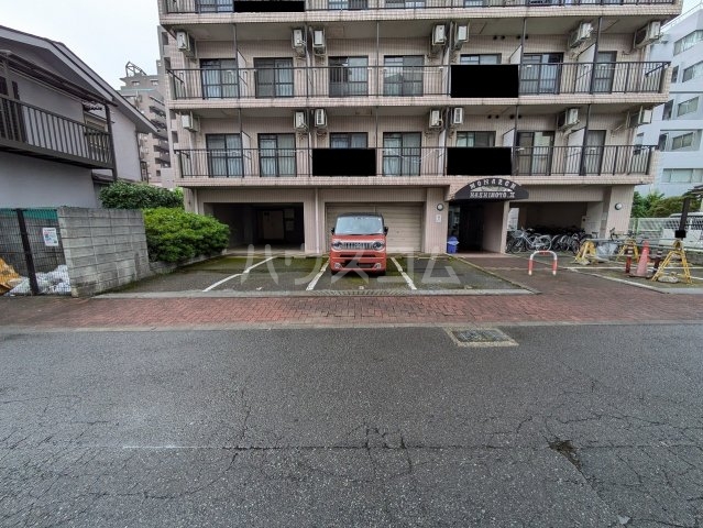 23/30 駐車場