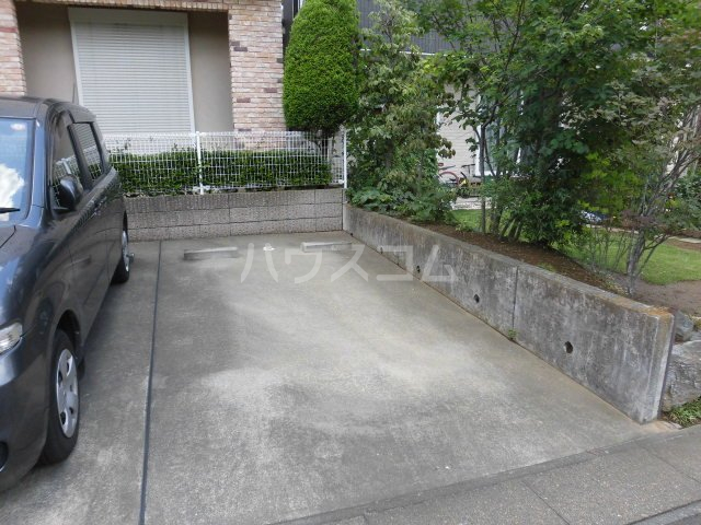 21/30 駐車場