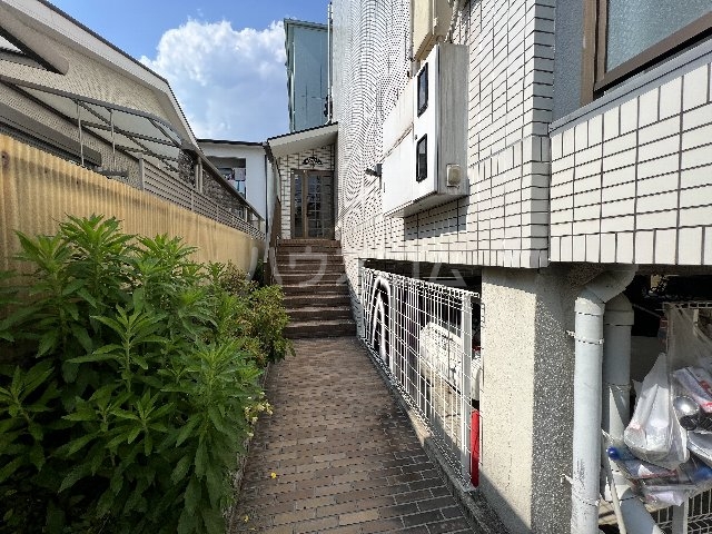 21/30 エントランス