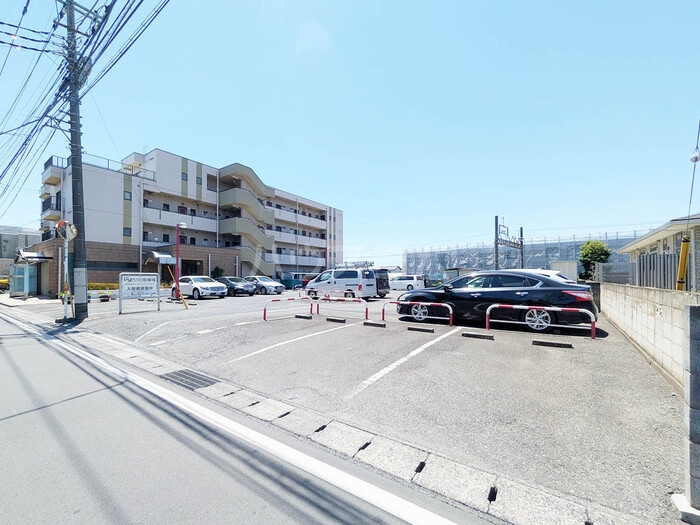 27/30 駐車場