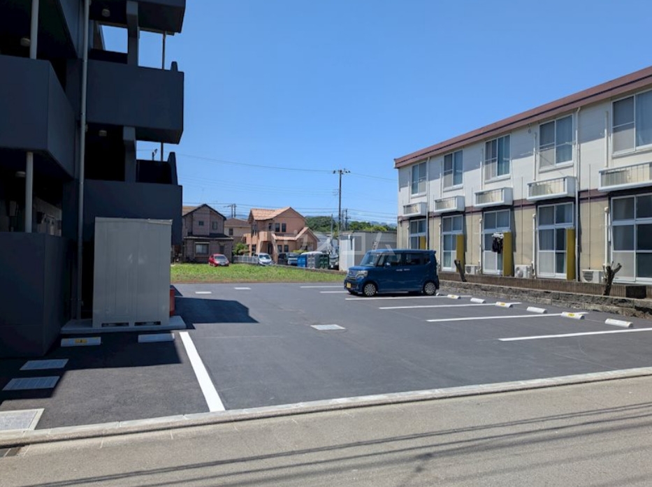 27/30 駐車場