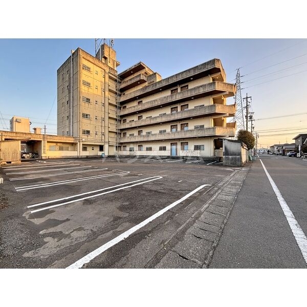 16/18 駐車場
