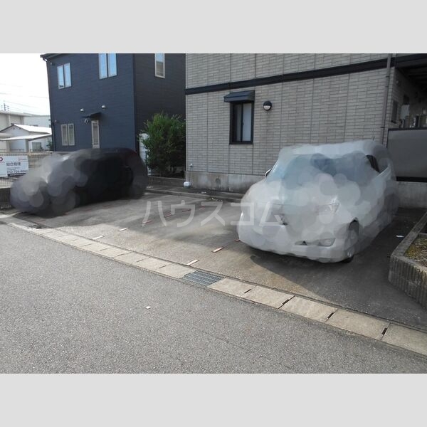 13/23 駐車場