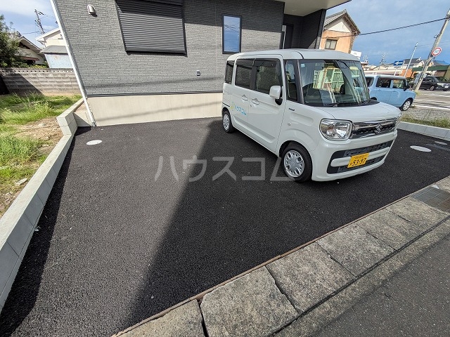 23/30 駐車場