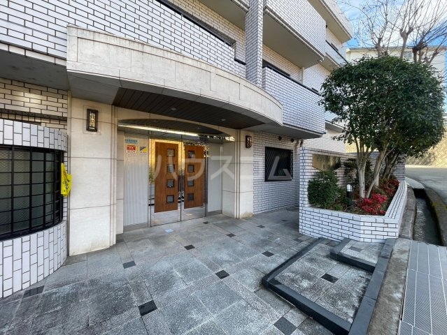 28/30 エントランス