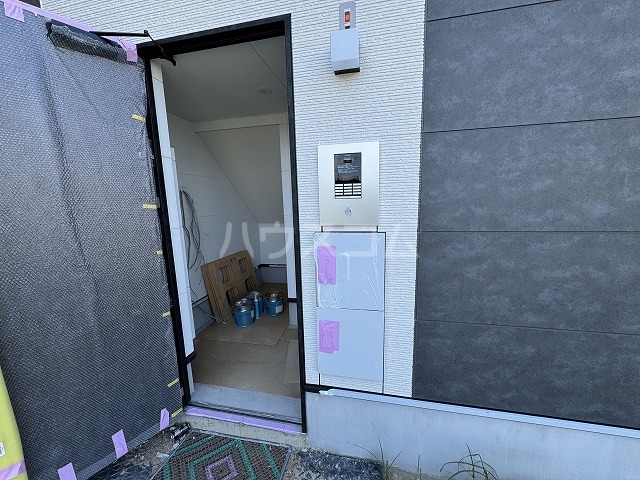 23/30 エントランス