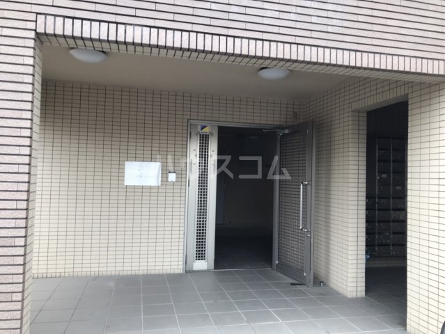 24/30 エントランス