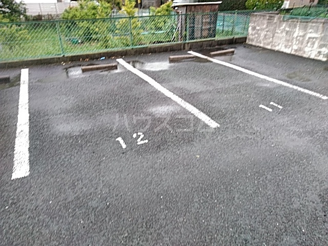 23/30 駐車場