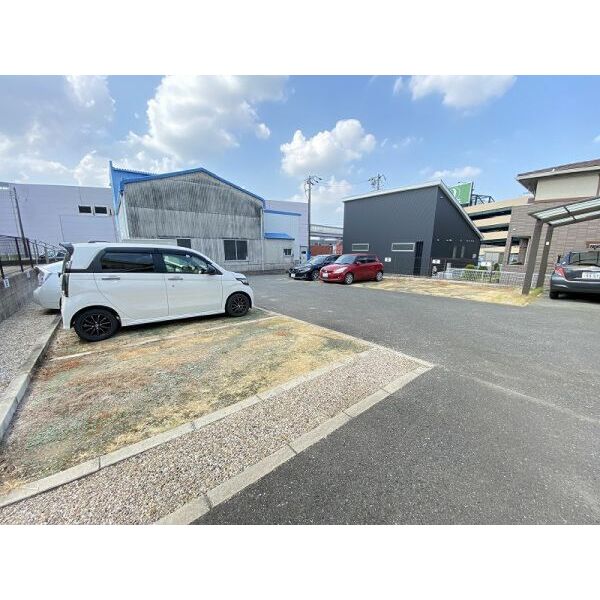 22/30 駐車場