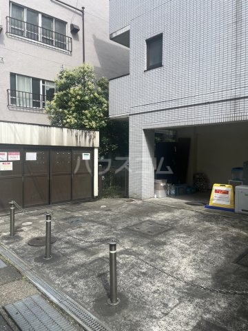 23/30 駐車場