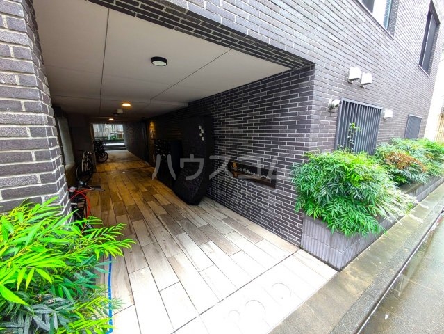 21/23 エントランス