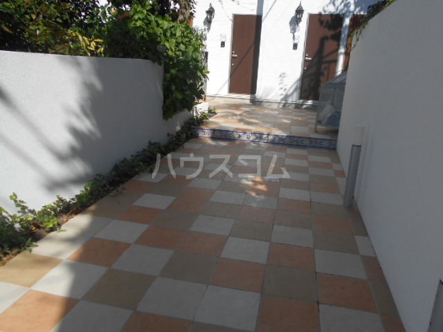 24/30 エントランス