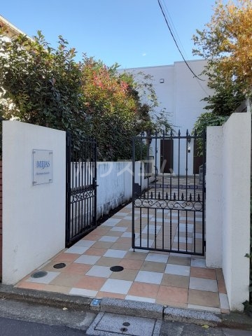 23/30 エントランス