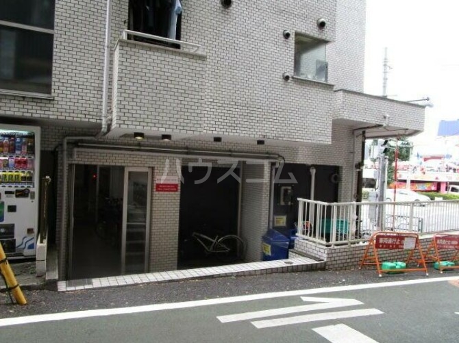 16/22 エントランス