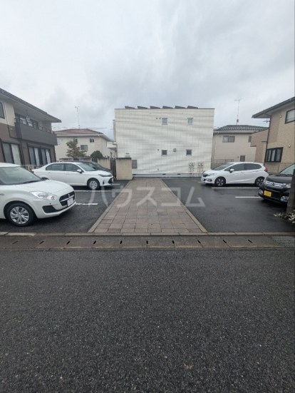 2/3 駐車場