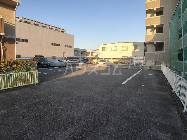 26/30 駐車場