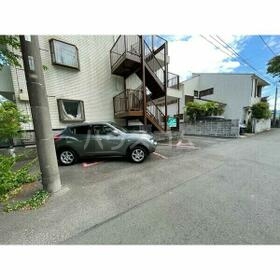 18/21 駐車場