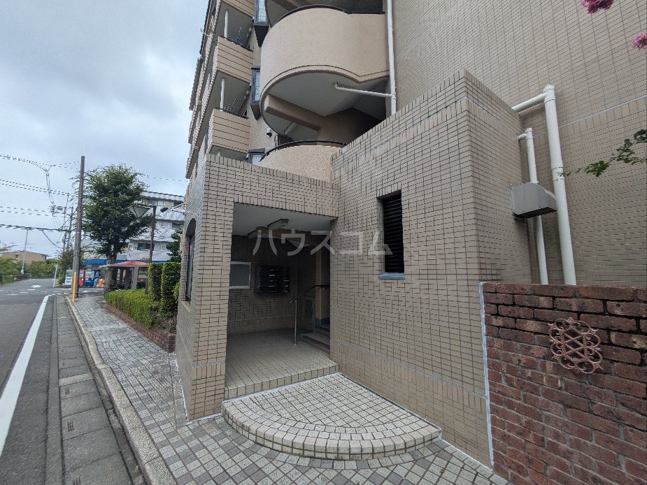 2/5 エントランス