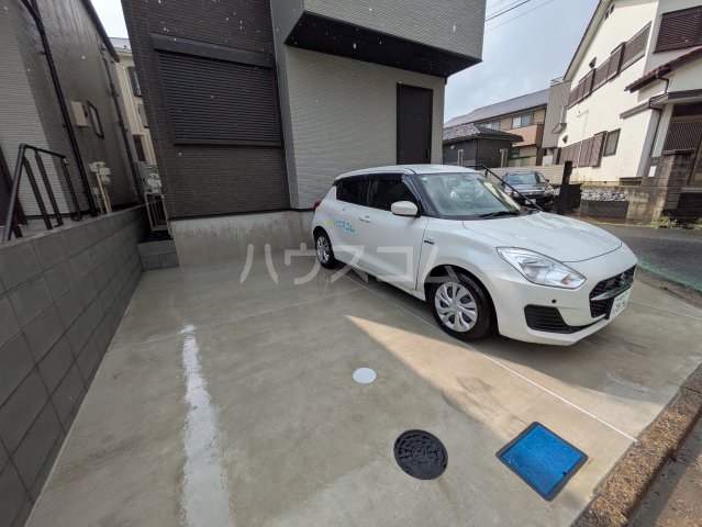 27/30 駐車場