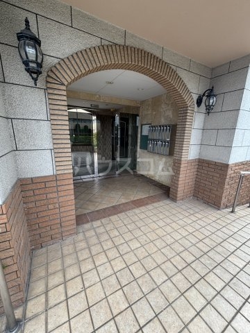 2/4 エントランス