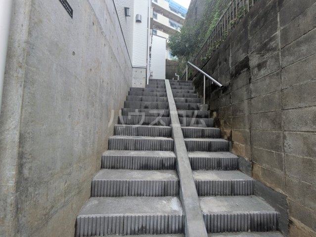 28/30 エントランス